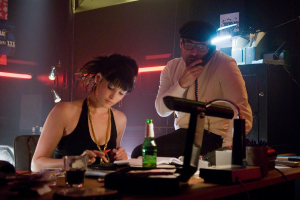 Still of Jeremy Piven and Gemma Arterton in RocknRolla (2008)