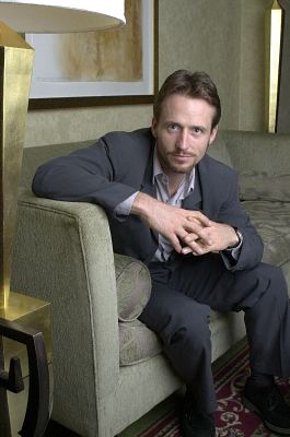 Linus Roache