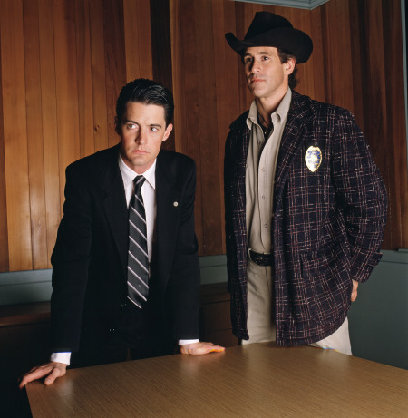 Still of Kyle MacLachlan and Michael Ontkean in Twin Pykso miestelis (1990)