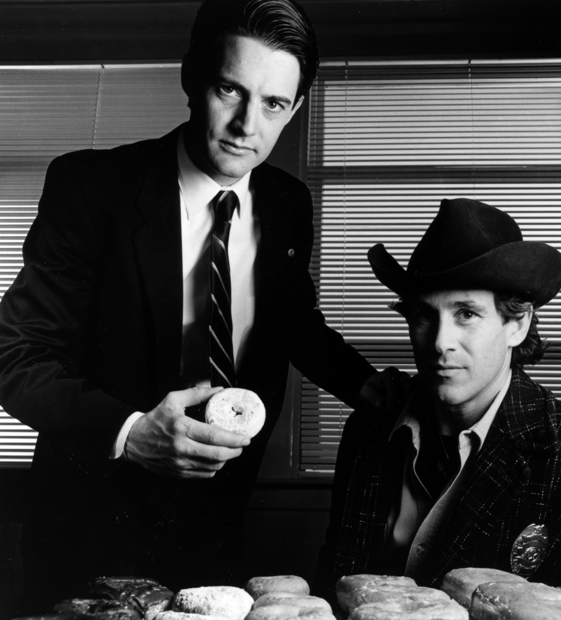 Still of Kyle MacLachlan and Michael Ontkean in Twin Pykso miestelis (1990)