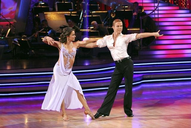Still of Jennifer Grey and Derek Hough in Dancing with the Stars (2005)