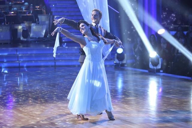 Still of Ricki Lake and Derek Hough in Dancing with the Stars (2005)