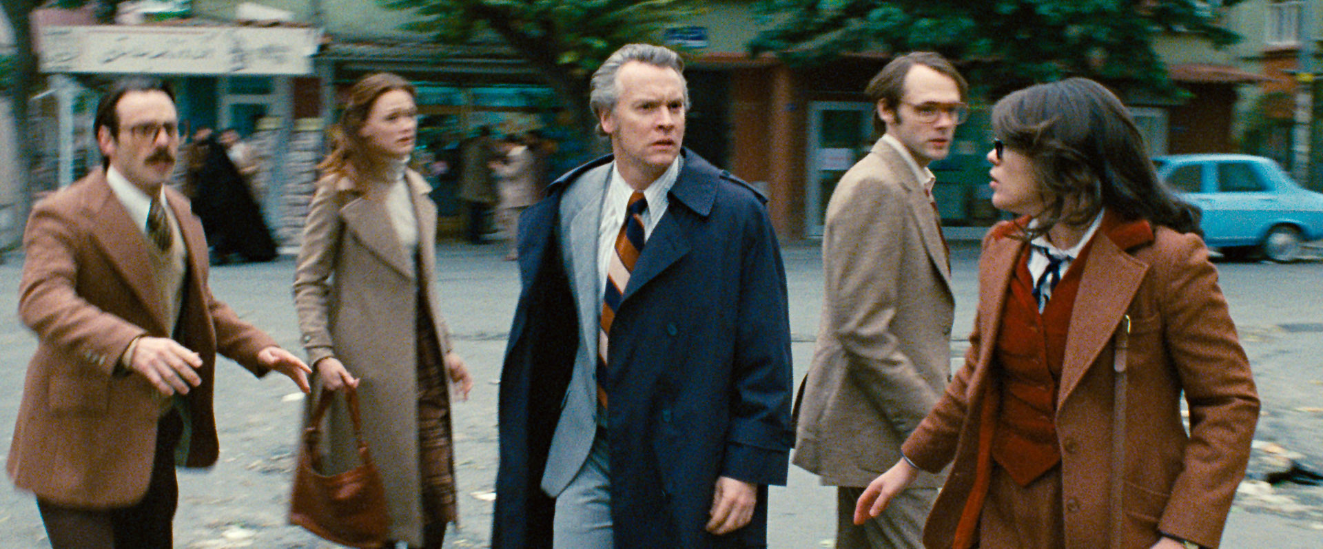 Still of Tate Donovan, Clea DuVall, Scoot McNairy, Joe Stafford and Kerry Bishé in Argo (2012)
