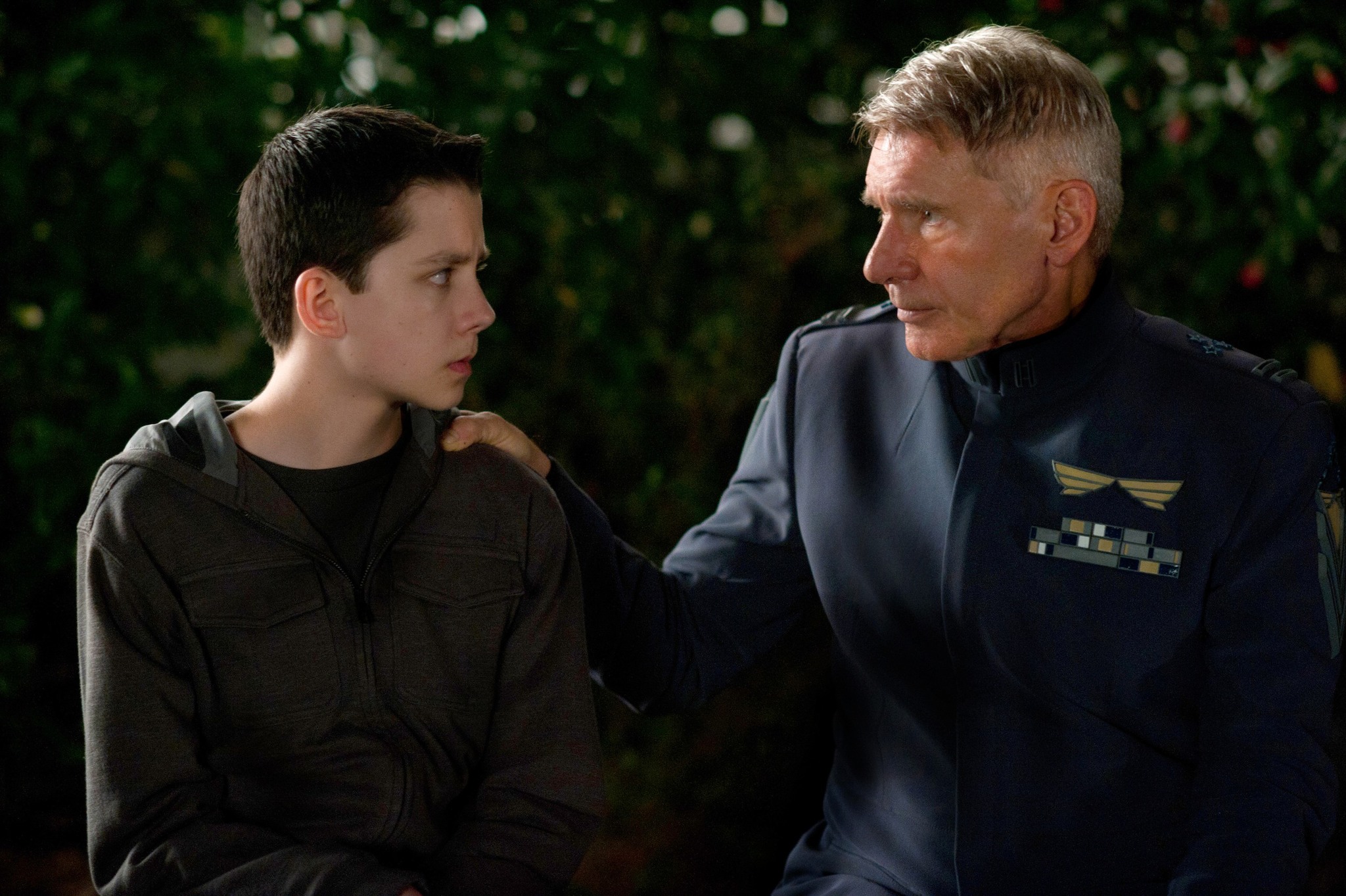 Still of Harrison Ford and Asa Butterfield in Enderio zaidimas (2013)