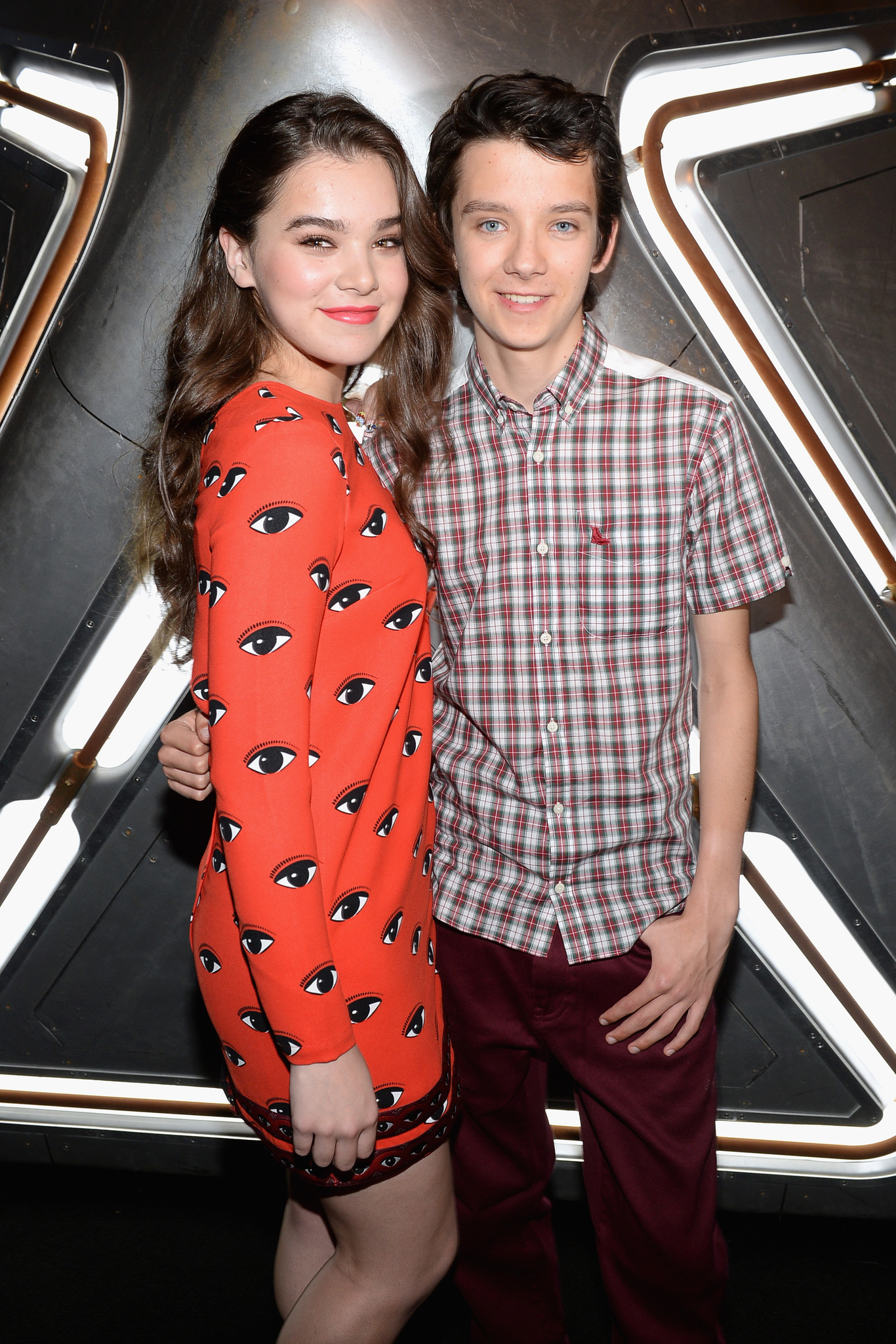 Asa Butterfield and Hailee Steinfeld at event of Enderio zaidimas (2013)