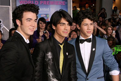 The Jonas Brothers, Kevin Jonas, Joe Jonas and Nick Jonas at event of Jonas Brothers: koncertas trimateje erdveje (2009)
