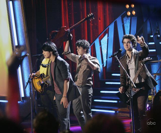 Still of The Jonas Brothers, Kevin Jonas, Joe Jonas and Nick Jonas in Dancing with the Stars (2005)