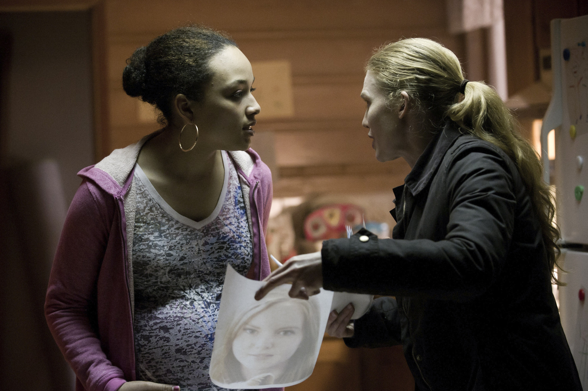 Still of Mireille Enos and Megan Danso in Zmogzudyste (2011)