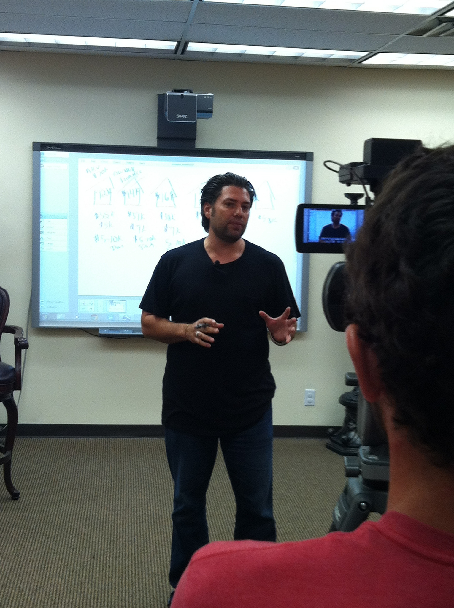 Armando Montelongo addresses students during his Market Domination webinar.