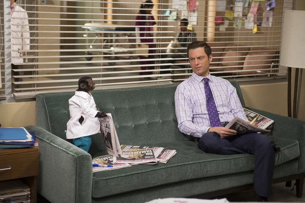 Still of Justin Kirk and Crystal the Monkey in Animal Practice (2012)