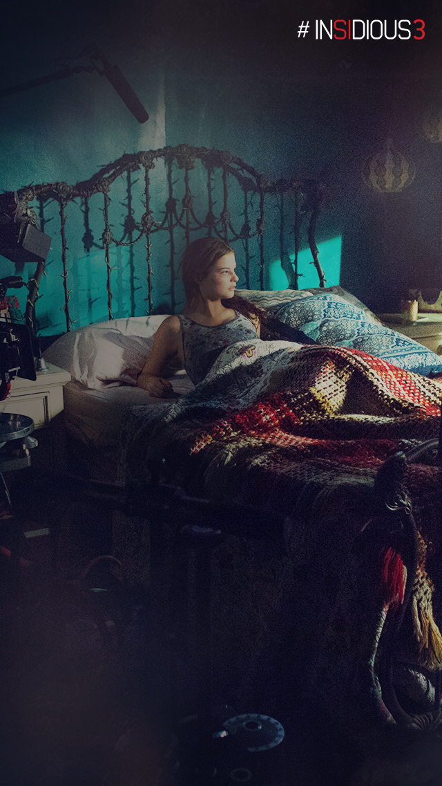 Still of Stefanie Scott in Tunas tamsoje: trecia dalis (2015)