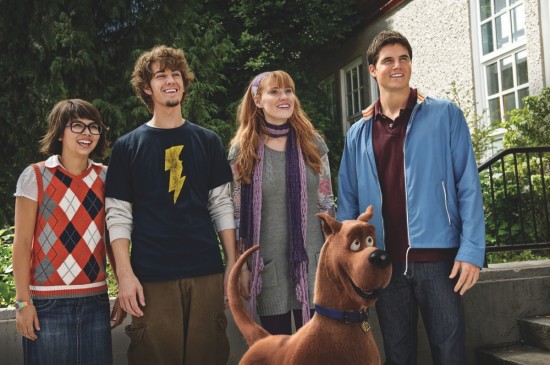 Hayley Kiyoko, Nick Palatas, Kate Melton, and Robbie Amell hanging out on the set of 