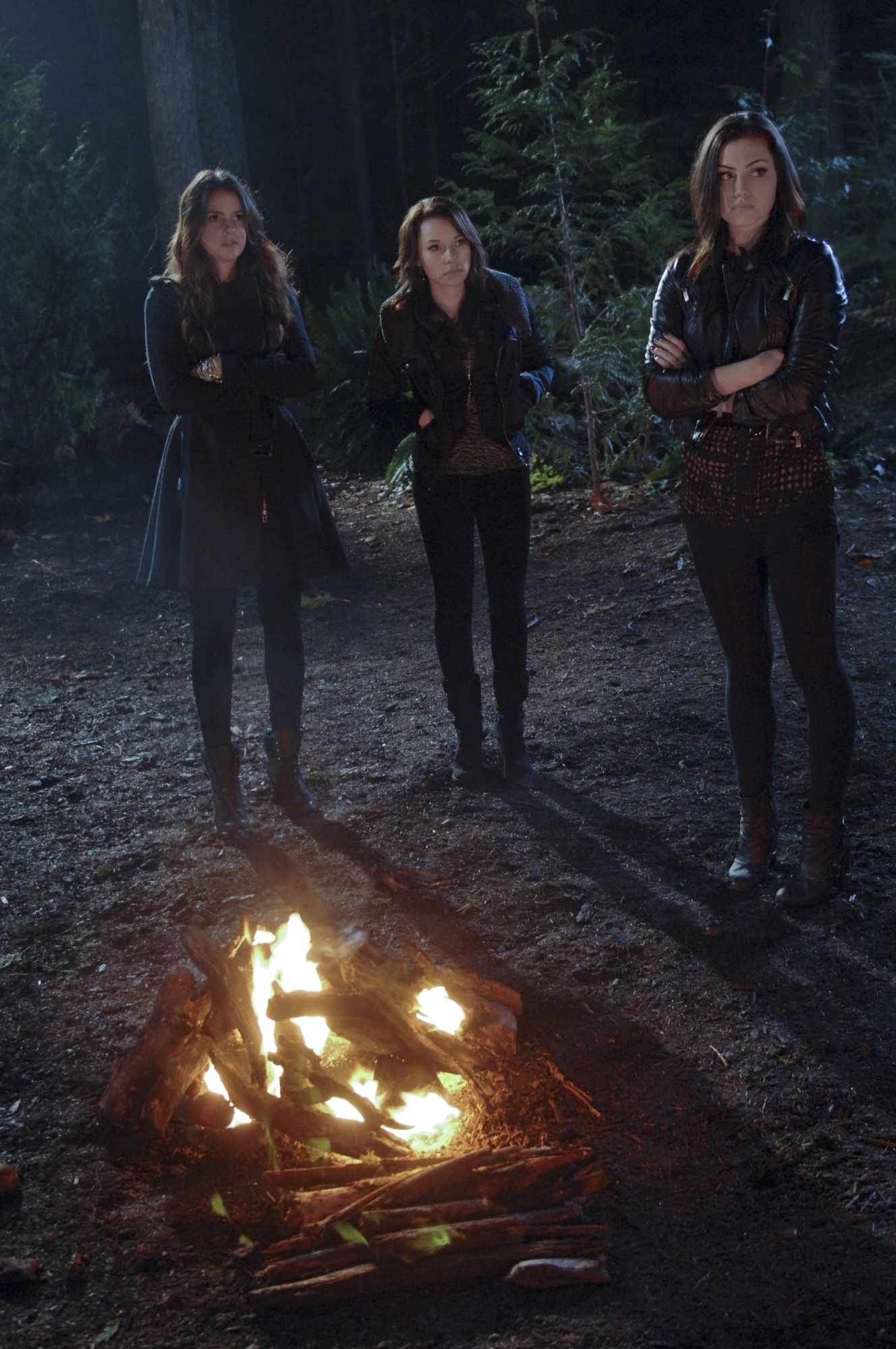 Still of Phoebe Tonkin, Jessica Parker Kennedy and Shelley Hennig in The Secret Circle (2011)