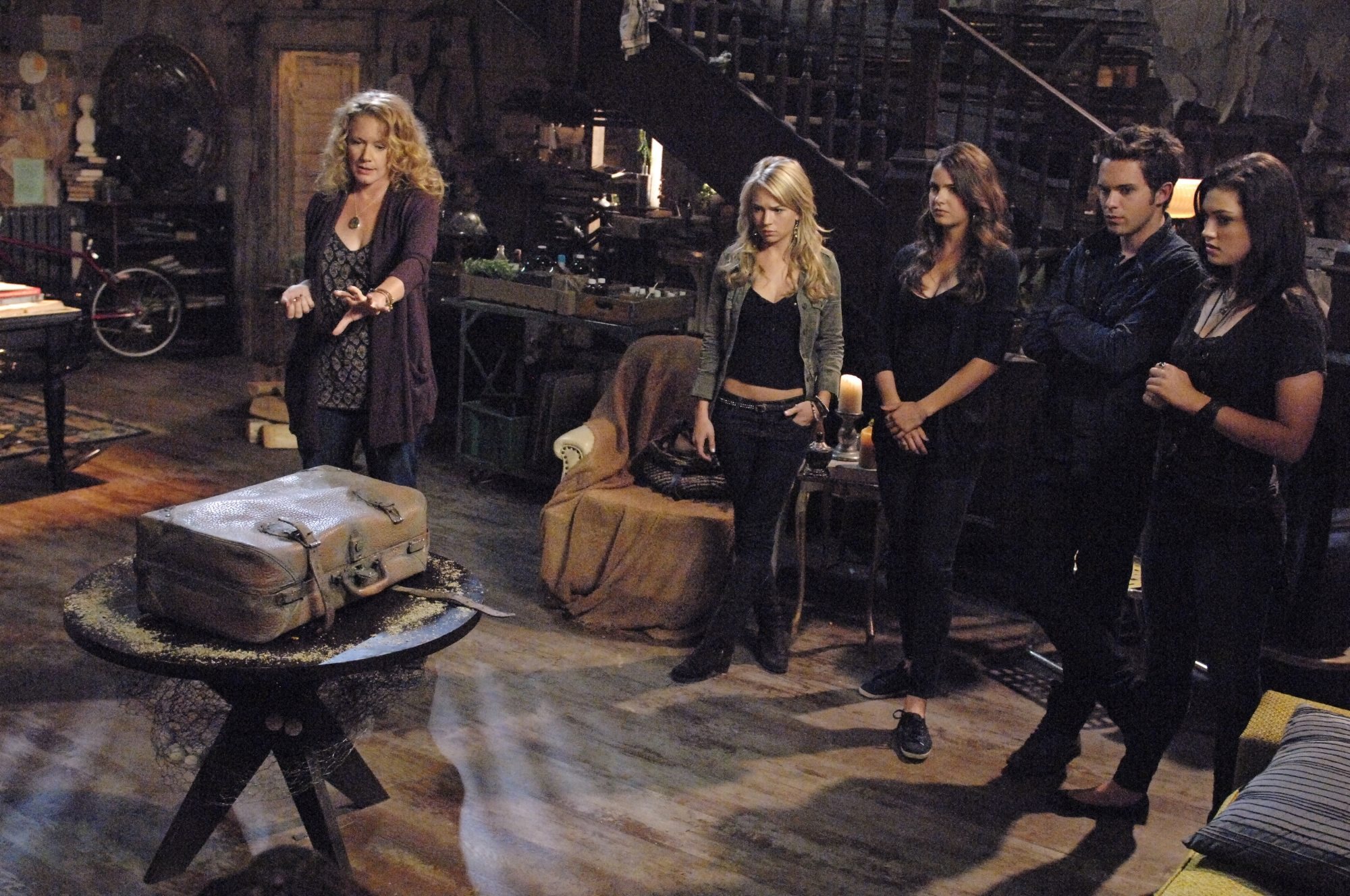 Still of Ashley Crow, Thomas Dekker, Britt Robertson, Phoebe Tonkin and Shelley Hennig in The Secret Circle (2011)