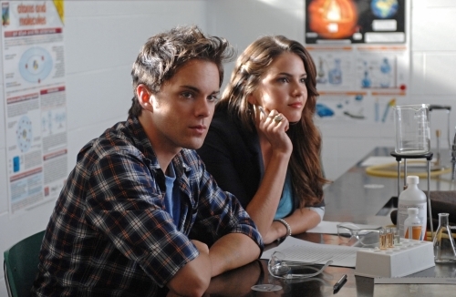 Still of Thomas Dekker and Shelley Hennig in The Secret Circle (2011)