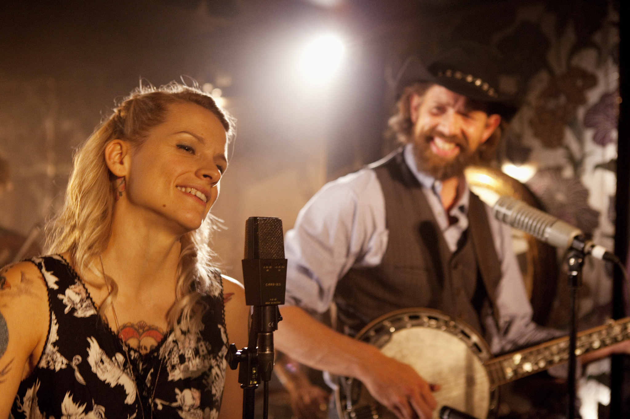 Still of Veerle Baetens and Johan Heldenbergh in The Broken Circle Breakdown (2012)