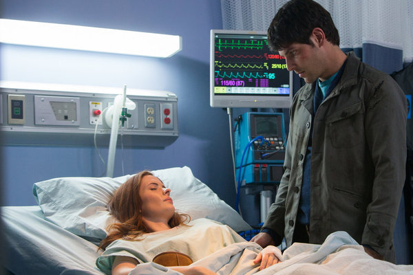 Still of Bitsie Tulloch and David Giuntoli in Grimm (2011)