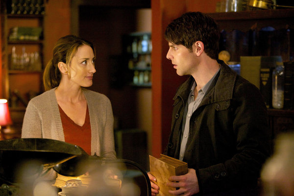 Still of Bree Turner and David Giuntoli in Grimm (2011)