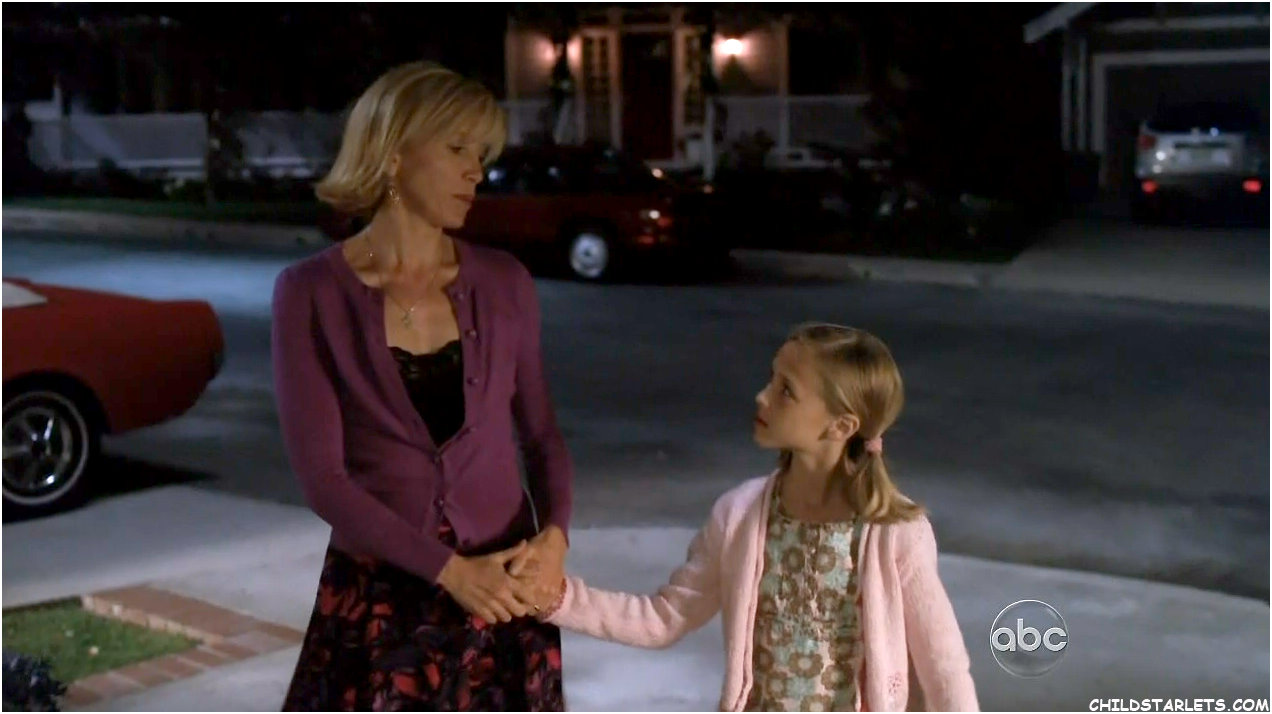 Felicity Huffman and Kendall Applegate in Nusivylusios namu seimininkes: Mirror, Mirror (2008)