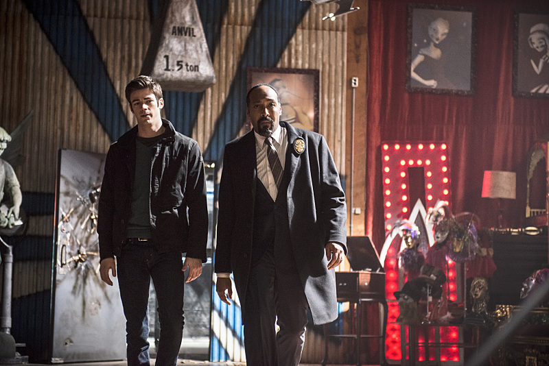 Still of Jesse L. Martin and Grant Gustin in The Flash (2014)