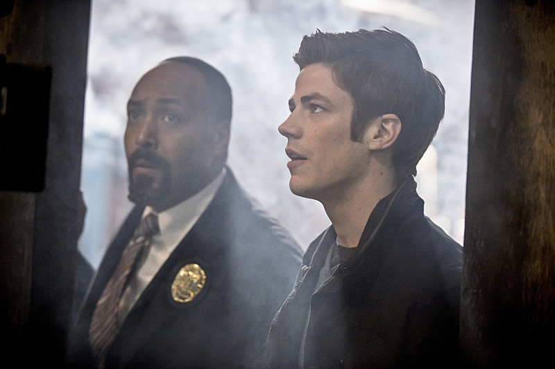 Still of Jesse L. Martin and Grant Gustin in The Flash (2014)