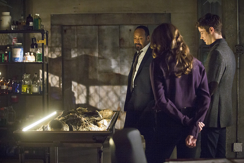 Still of Jesse L. Martin, Danielle Panabaker and Grant Gustin in The Flash (2014)