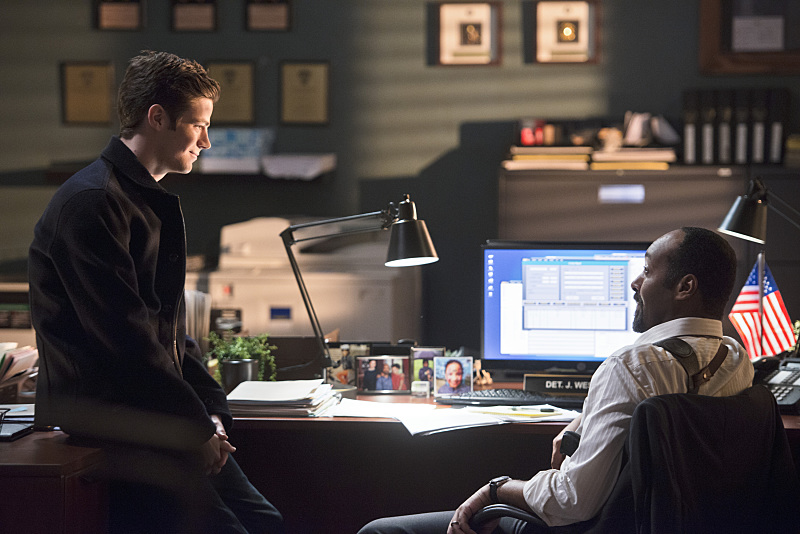 Still of Jesse L. Martin and Grant Gustin in The Flash (2014)