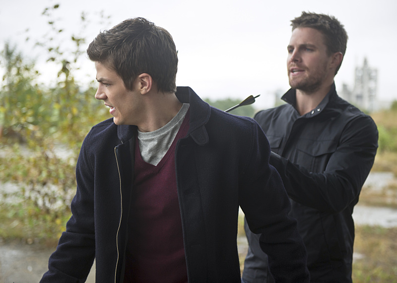 Still of Stephen Amell and Grant Gustin in The Flash (2014)