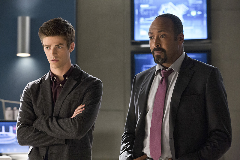 Still of Jesse L. Martin and Grant Gustin in The Flash (2014)