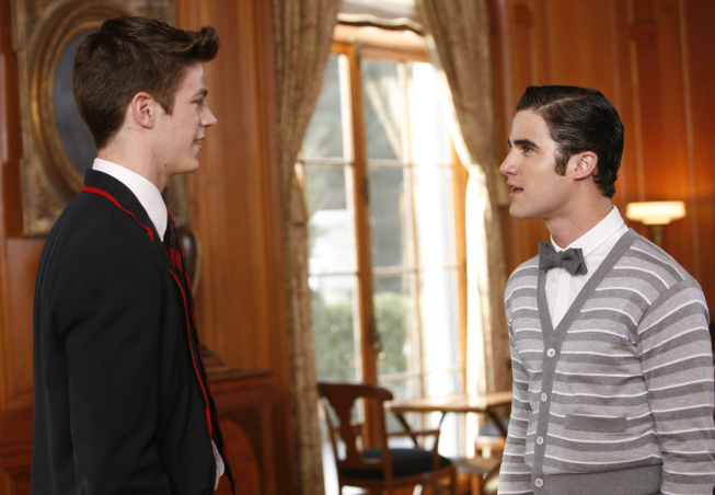 Still of Darren Criss and Grant Gustin in Glee (2009)