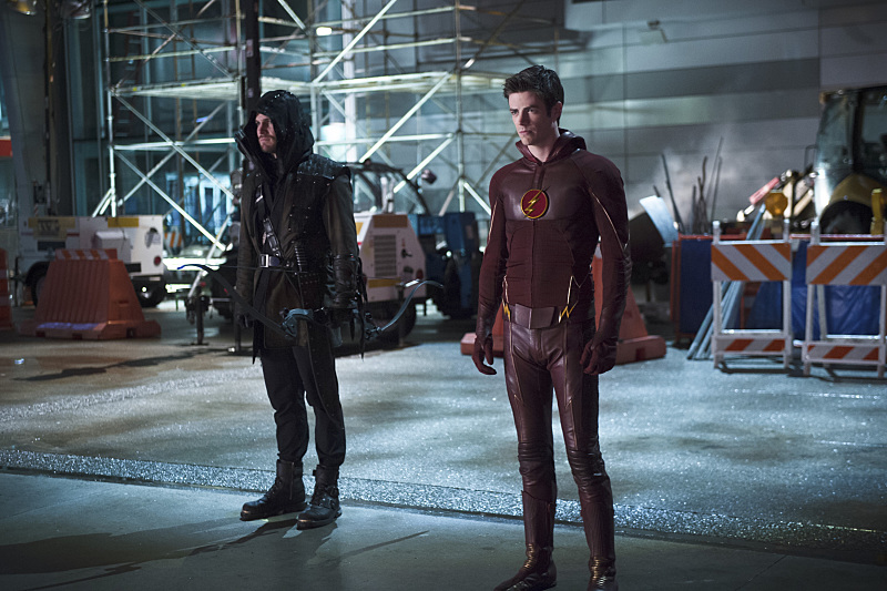 Still of Stephen Amell and Grant Gustin in The Flash (2014)