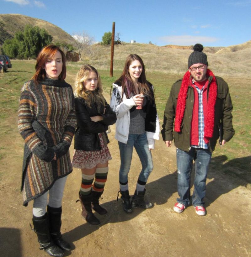 Jenna Stone with Paul Morrell, Marie Bollinger and Elly Stefanko - Set of HUFF