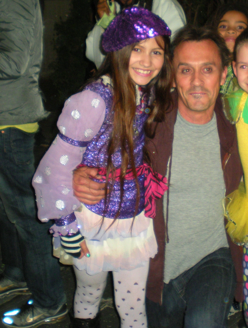 (2009) Kate Scott with Robert Knepper filming HEROES