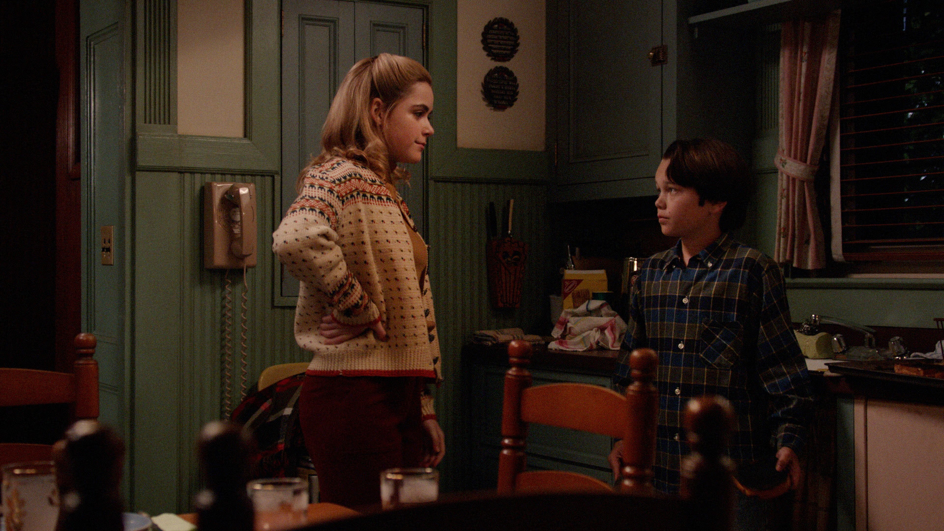 Still of Kiernan Shipka and Mason Vale Cotton in MAD MEN. Reklamos vilkai (2007)