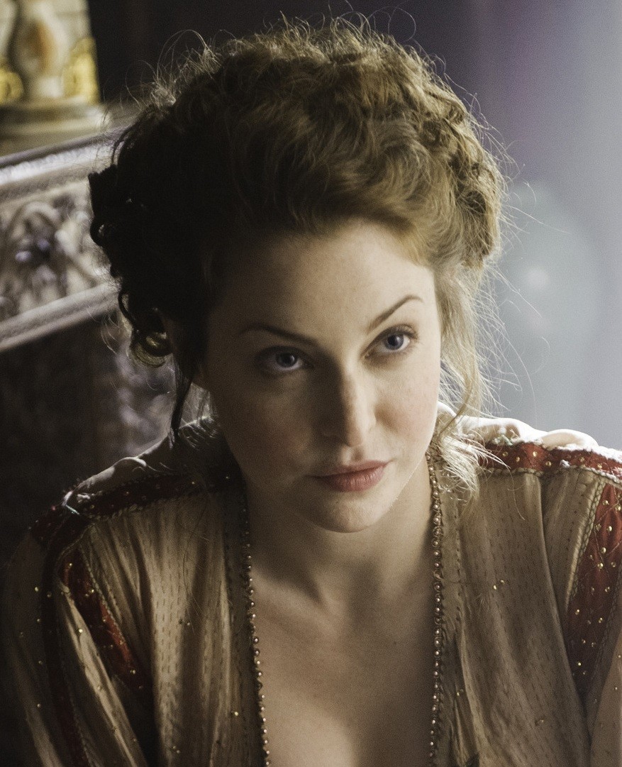 Still of Esmé Bianco in Sostu karai (2011)