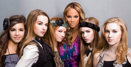 Sophie Anna Everhard and the Cast of THE CLIQUE with Executive Producer Tyra Banks.