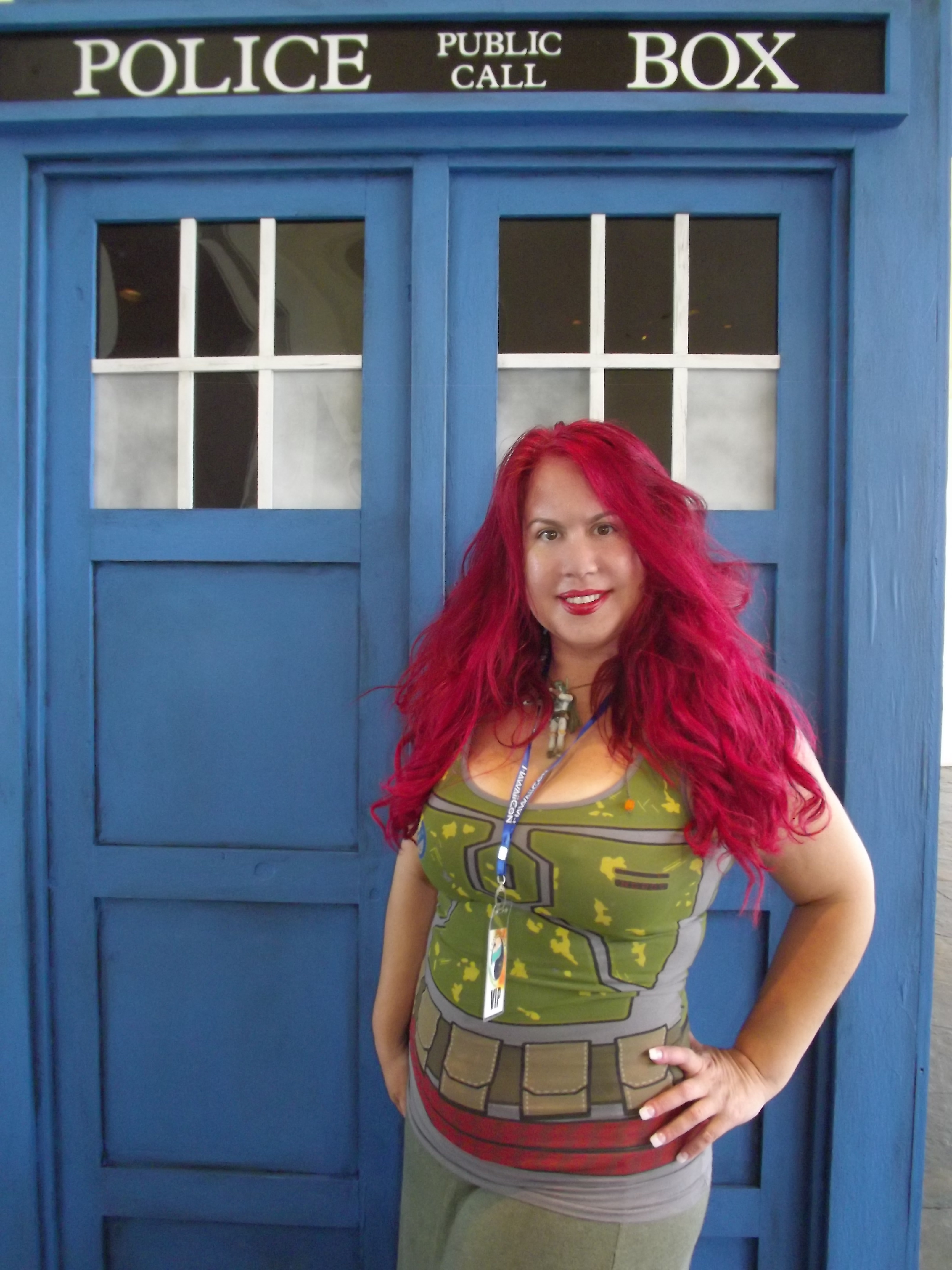 Actress/Designer Fileena Bahris speaks on panels at HawaiiCon ComicCon 2014