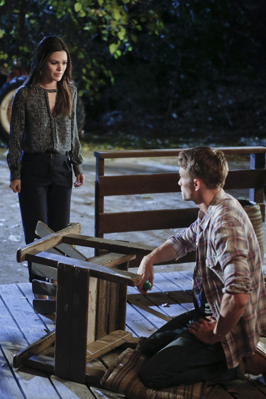 Still of Rachel Bilson and Wilson Bethel in Hart of Dixie (2011)