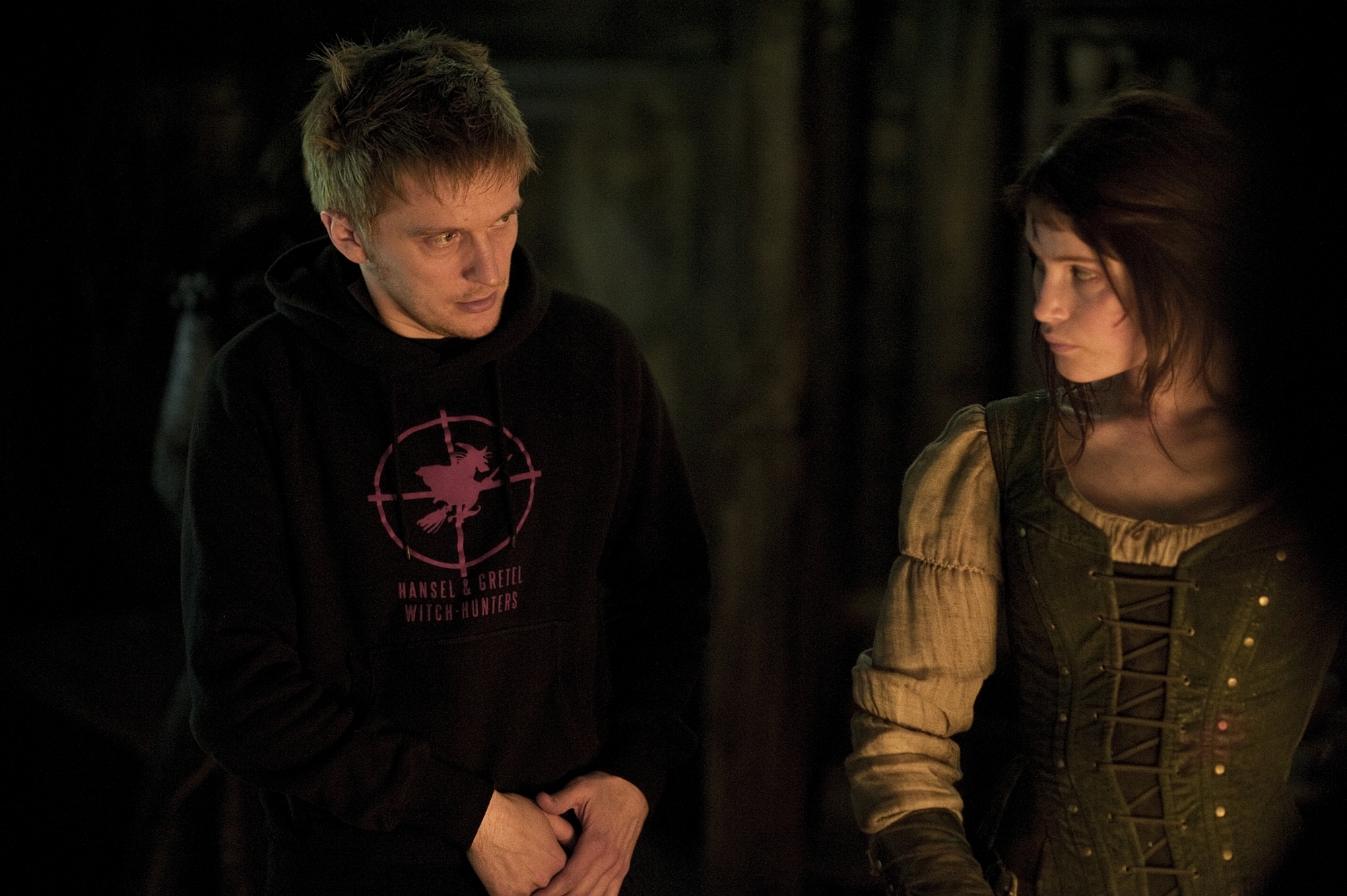 Still of Tommy Wirkola and Gemma Arterton in Jonukas ir Grytute: raganu medziotojai (2013)