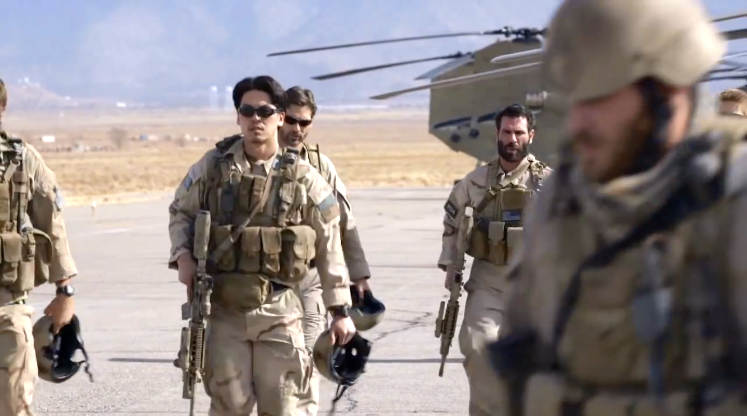 Still of Rich Ting and Eric Bana in Lone Survivor (2013)