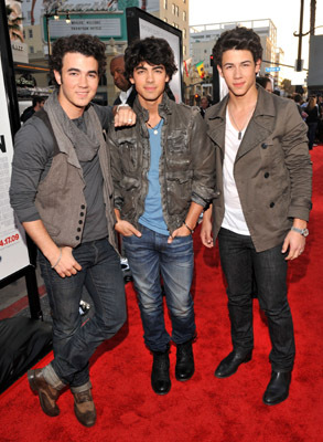 Kevin Jonas, Joe Jonas and Nick Jonas at event of Vel septyniolikos (2009)