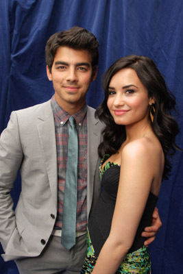 Demi Lovato and Joe Jonas at event of Océans (2009)