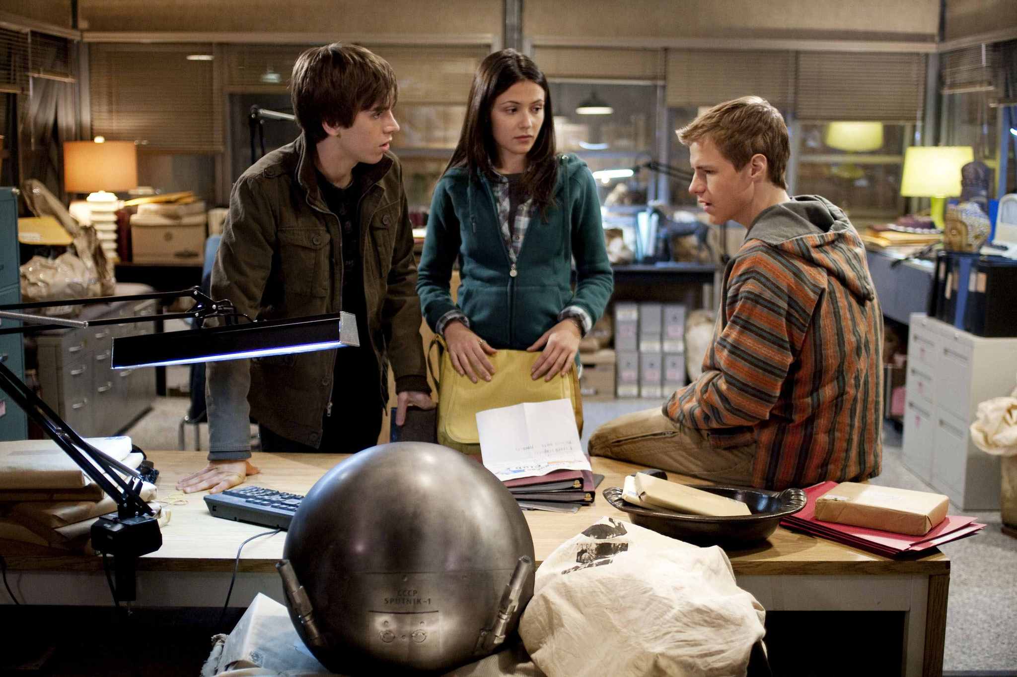 Still of Kevin G. Schmidt, Italia Ricci and Jordan Gavaris in Unnatural History (2010)