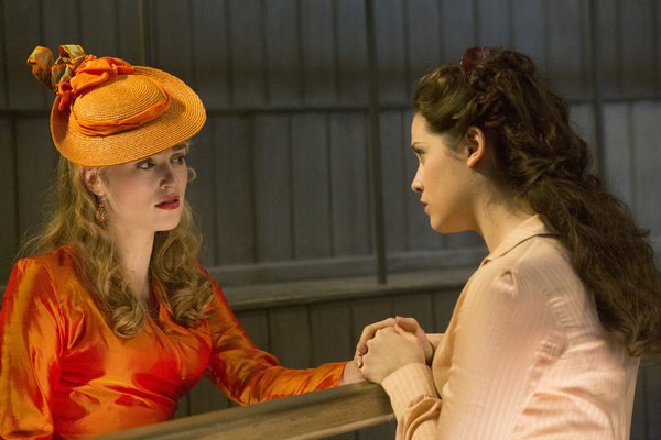 Still of Jessica De Gouw and Katie McGrath in Dracula (2013)