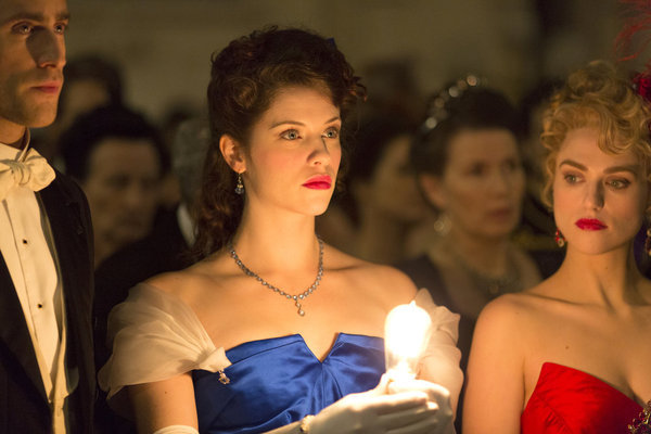 Still of Jessica De Gouw, Katie McGrath and Oliver Jackson-Cohen in Dracula (2013)