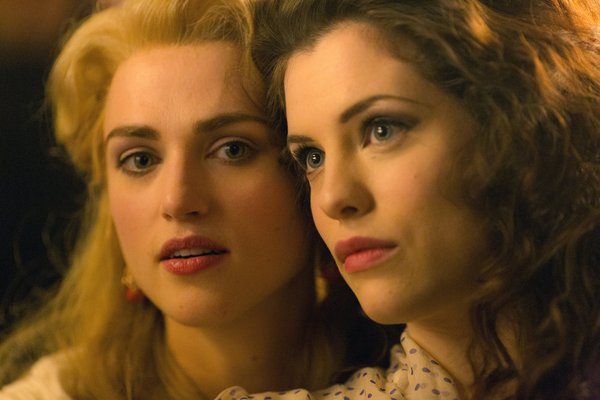 Still of Jessica De Gouw and Katie McGrath in Dracula (2013)