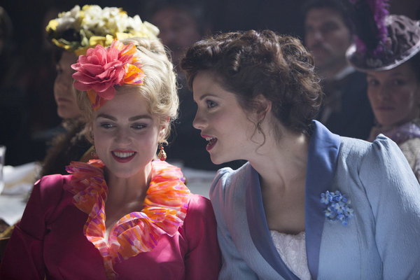 Still of Jessica De Gouw and Katie McGrath in Dracula (2013)