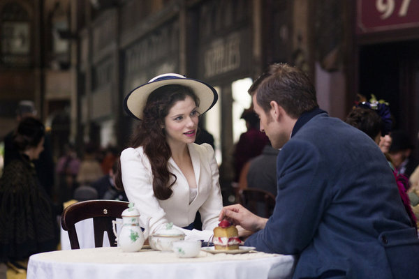Still of Jessica De Gouw and Oliver Jackson-Cohen in Dracula (2013)