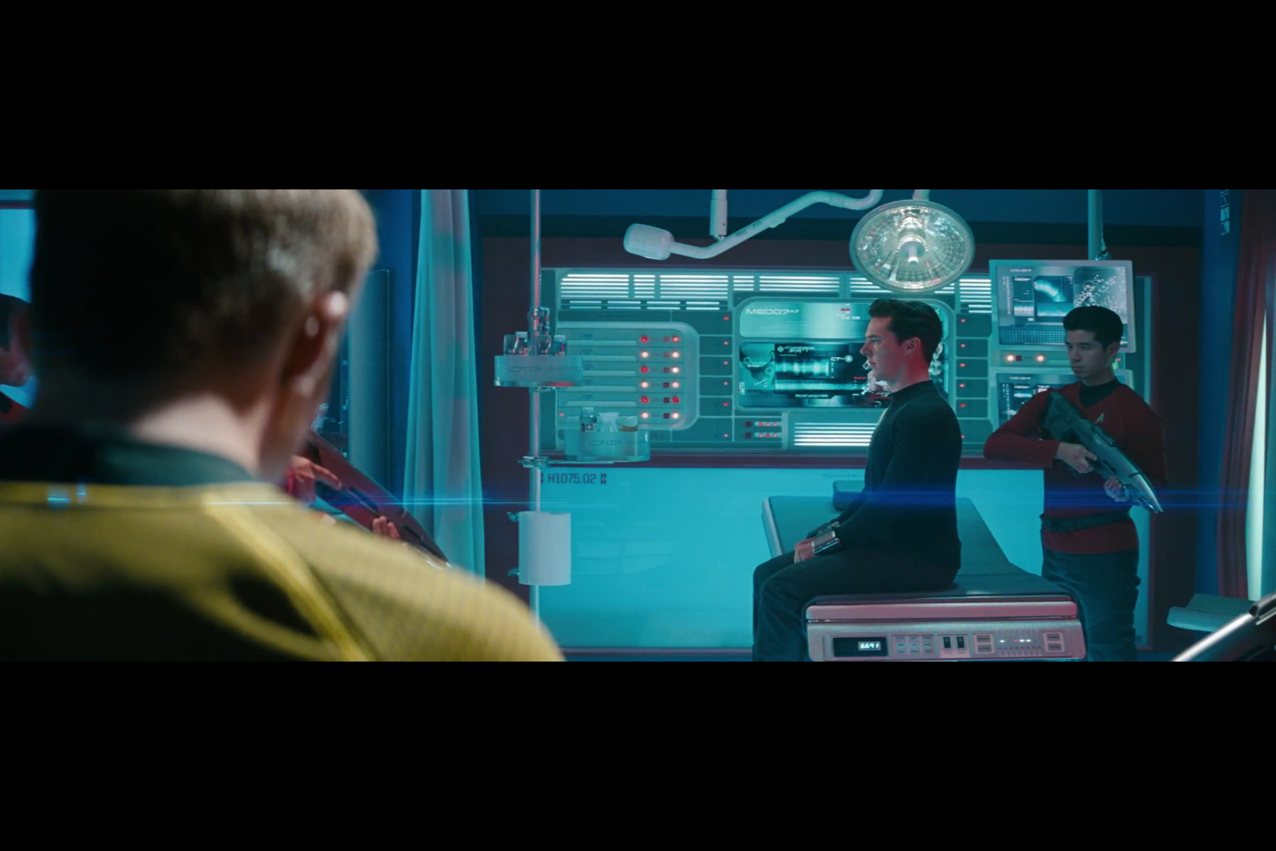 Still of Jon Lee Brody and Benedict Cumberbatch in Star Trek Into Darkness