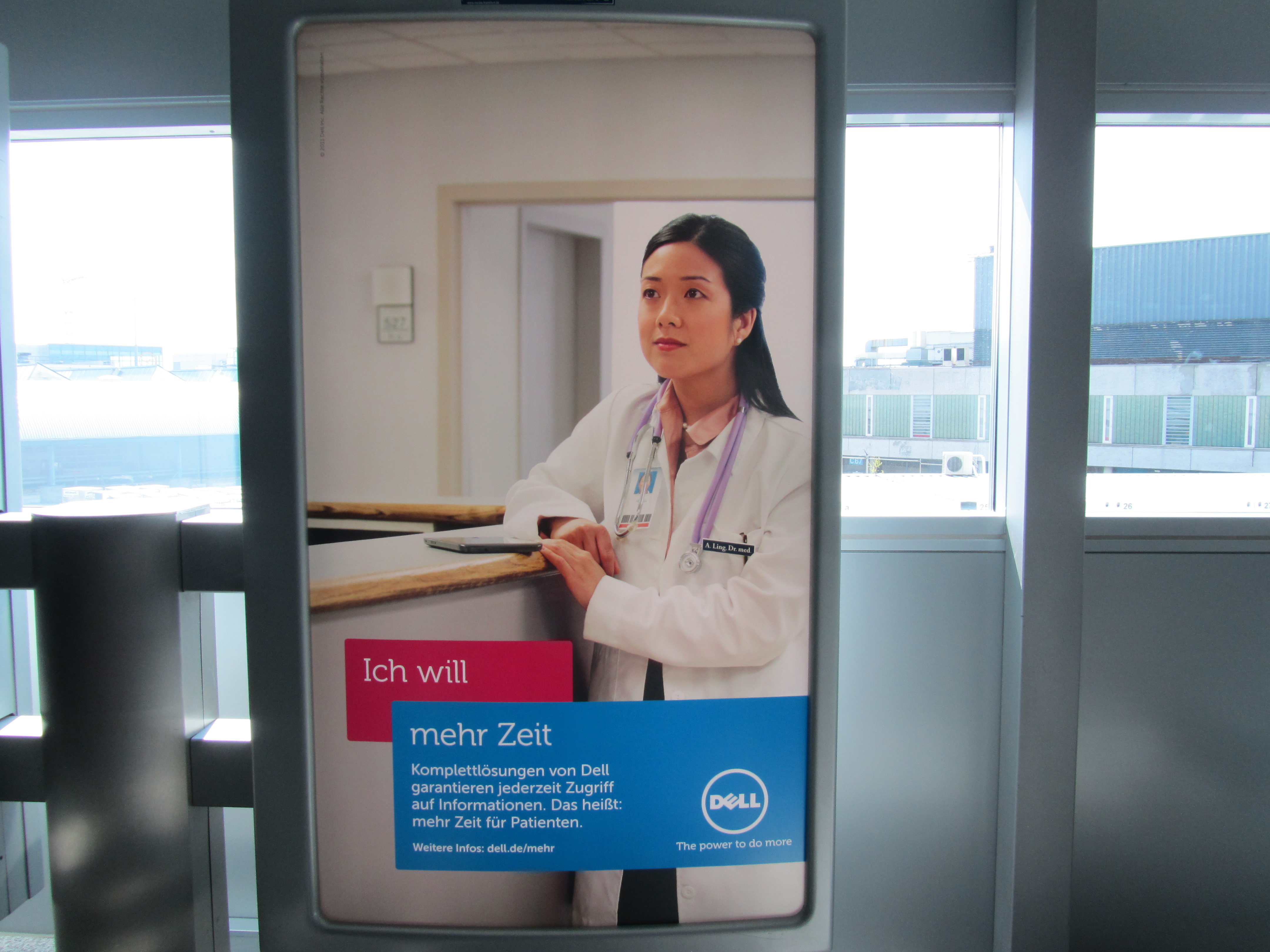 Amy Chang as DOCTOR for DELL computers campaign (Frankfurt International Airport)